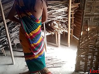 Дези Индийская деревня Bhabi трахается на открытом воздухе с парнем (официальное видео wide of localsex31)